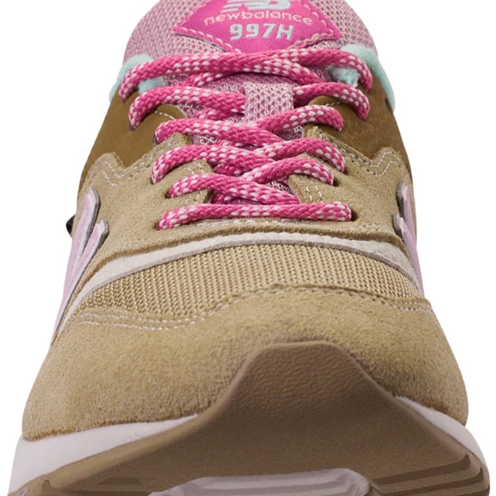 Women’s New Balance 997s